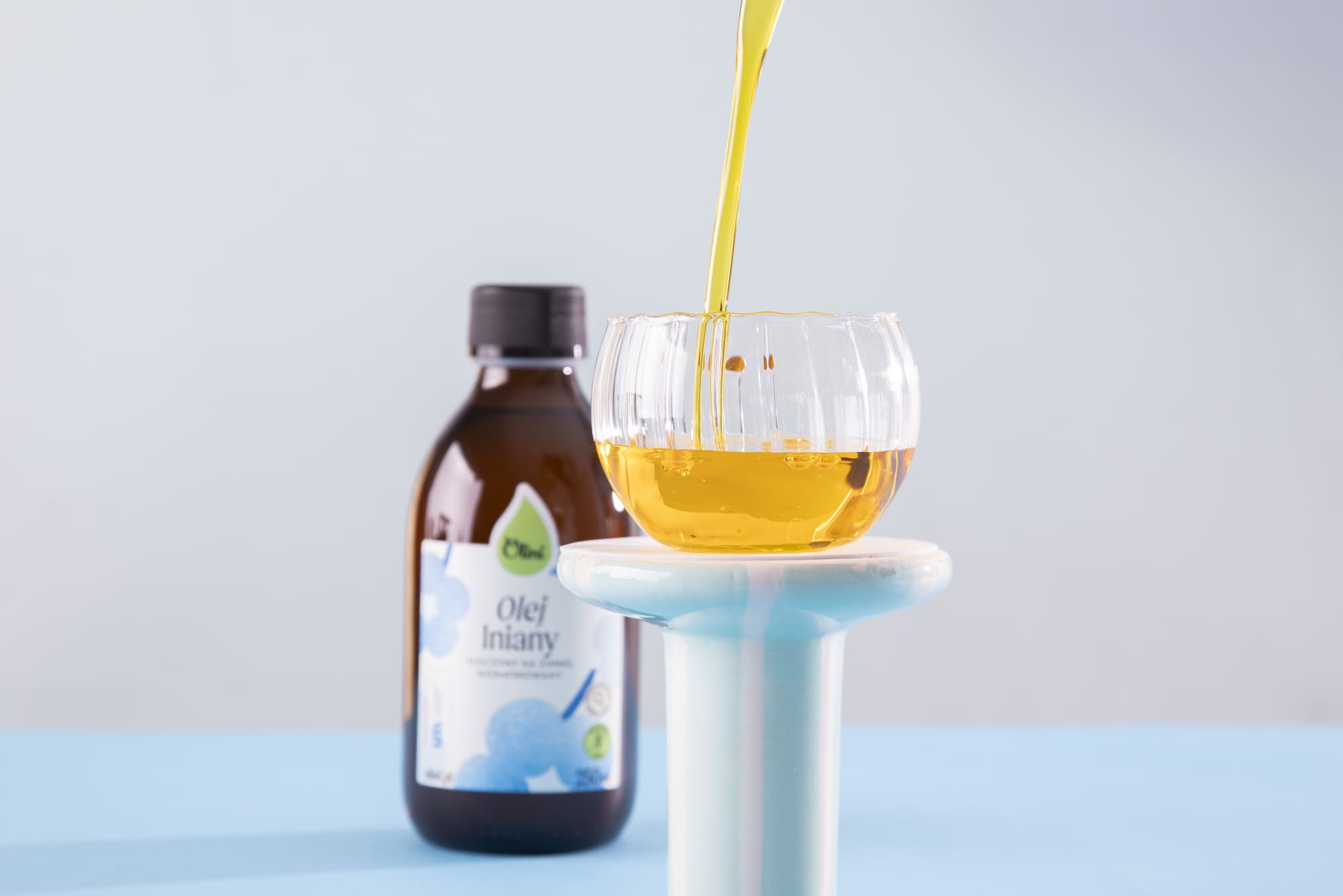 Olej lniany - właściwości, zastosowanie, na co pomaga