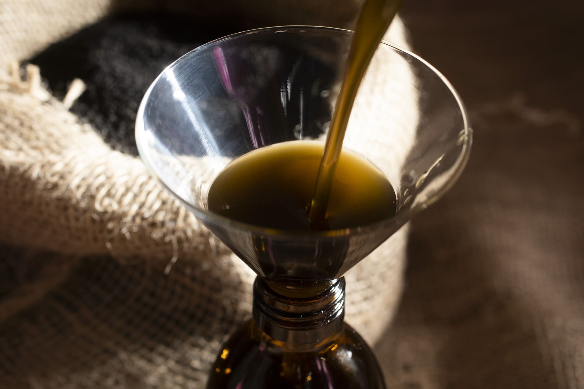 Oleje tłoczone na zimno - poznaj ich właściwości i zastosowanie